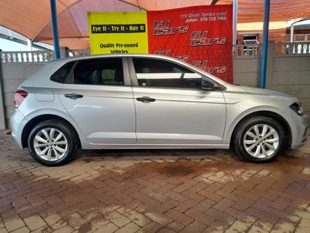 2018-Volkswagen-Polo-10-TSI-Trendline_5