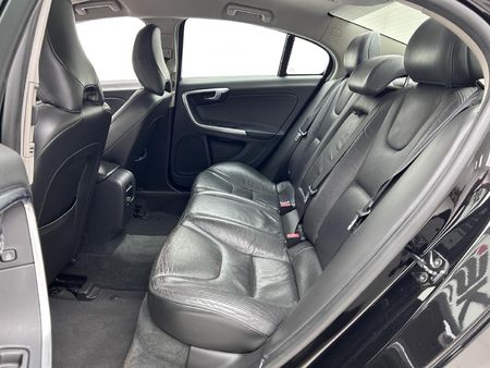 2012-Volvo-S60-T3-Elite_11