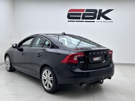 2012-Volvo-S60-T3-Elite_3