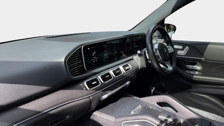 2022-Mercedes-Benz-GLE-300d-4Matic_11