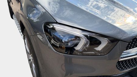 2022-Mercedes-Benz-GLE-300d-4Matic_17