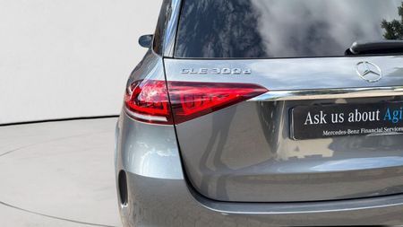 2022-Mercedes-Benz-GLE-300d-4Matic_18
