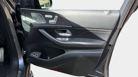 2022-Mercedes-Benz-GLE-300d-4Matic_21