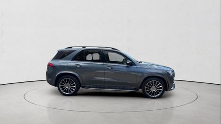 2022-Mercedes-Benz-GLE-300d-4Matic_7