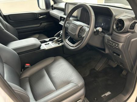 2025-Toyota-Land-Cruiser-Prado-TX-28GD-Auto_10
