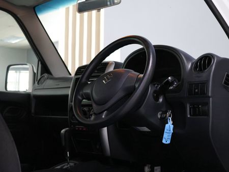 2018-Suzuki-Jimny-13-Auto_14