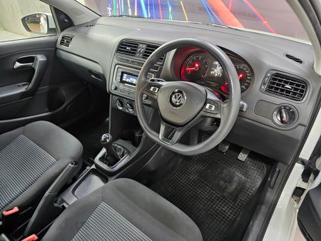 2020-Volkswagen-Polo-Vivo-14-Comfortline-5-dr_4