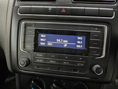 2020-Volkswagen-Polo-Vivo-14-Comfortline-5-dr_5