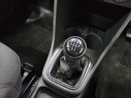 2020-Volkswagen-Polo-Vivo-14-Comfortline-5-dr_6
