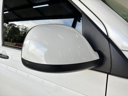 2017-Volkswagen-Kombi-20-TDI-Auto-103kW-Trendline_9