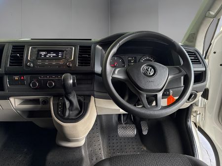 2017-Volkswagen-Kombi-20-TDI-Auto-103kW-Trendline_13
