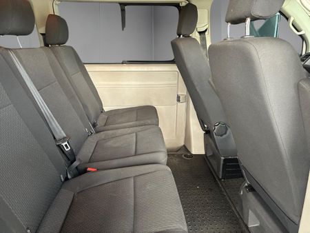 2017-Volkswagen-Kombi-20-TDI-Auto-103kW-Trendline_16