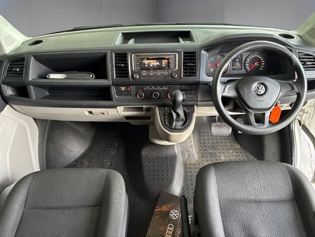 2017-Volkswagen-Kombi-20-TDI-Auto-103kW-Trendline_17