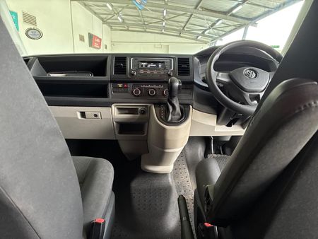2017-Volkswagen-Kombi-20-TDI-Auto-103kW-Trendline_19