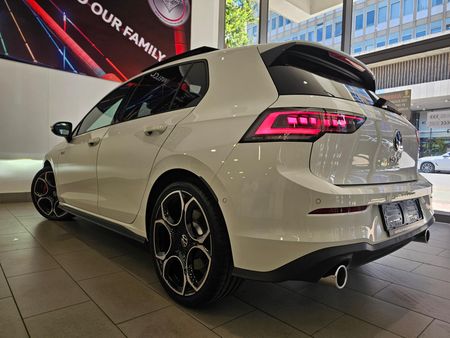 2026-Volkswagen-Golf-8-GTI-20-TSI-DSG_12