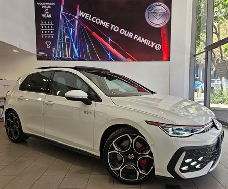 2026-Volkswagen-Golf-8-GTI-20-TSI-DSG_19