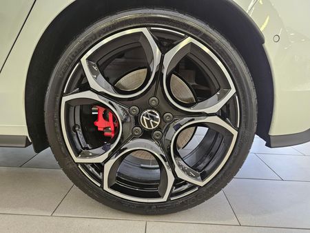 2026-Volkswagen-Golf-8-GTI-20-TSI-DSG_22