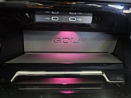 2026-Volkswagen-Golf-8-GTI-20-TSI-DSG_7
