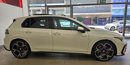 2026-Volkswagen-Golf-8-GTI-20-TSI-DSG_8