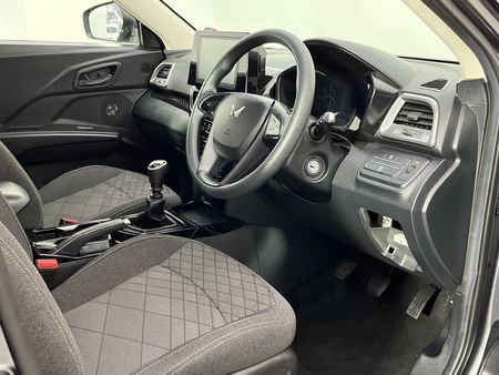 2025-Mahindra-XUV-3XO-12T-MX2_9