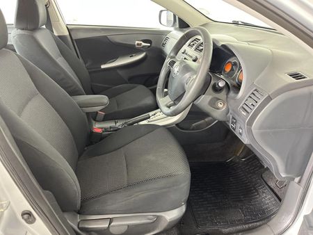2013-Toyota-Corolla-16-Advanced-Auto_9