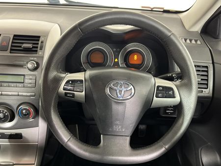 2013-Toyota-Corolla-16-Advanced-Auto_11