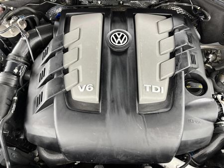 2017-Volkswagen-Touareg-GP-30-V6-TDI-Luxury-Auto_11