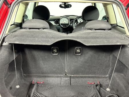 2011-MINI-Hatch-One-16_11
