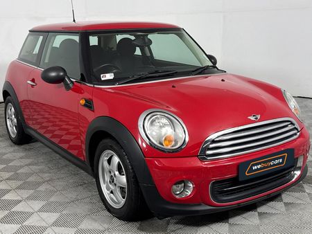 2011-MINI-Hatch-One-16_13
