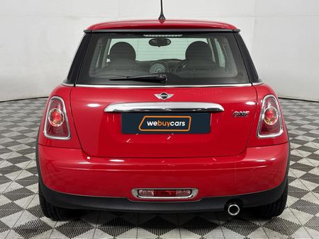 2011-MINI-Hatch-One-16_15