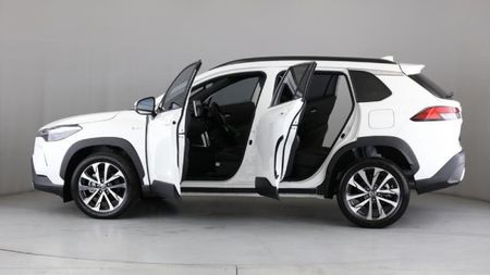 2025-Toyota-Corolla-Cross-18-XR-Hybrid_11