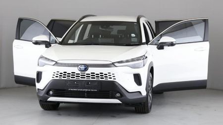 2025-Toyota-Corolla-Cross-18-XR-Hybrid_15