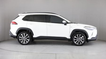 2025-Toyota-Corolla-Cross-18-XR-Hybrid_16