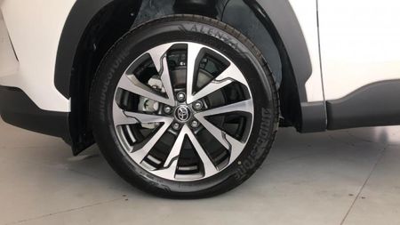 2025-Toyota-Corolla-Cross-18-XR-Hybrid_17