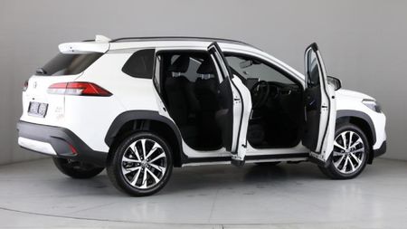 2025-Toyota-Corolla-Cross-18-XR-Hybrid_25