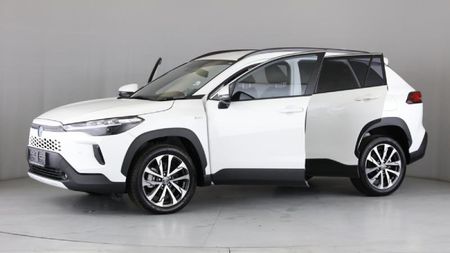 2025-Toyota-Corolla-Cross-18-XR-Hybrid_8