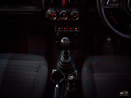 2024-Suzuki-Jimny-15-GLX_15