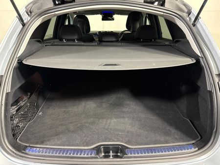 2024-Mercedes-Benz-GLC-300D-4Matic_15