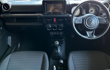 2021-Suzuki-Jimny-15-GLX_13
