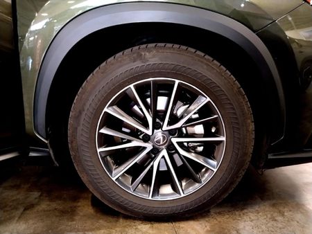 2023-Lexus-NX-250-EX_10