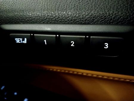 2023-Lexus-NX-250-EX_22