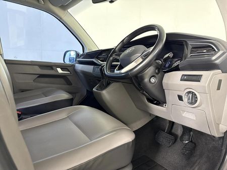 2022-Volkswagen-Kombi-T61-20-TDI-110kW-Auto-Trendline_9