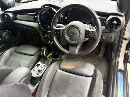 2023-MINI-Hatch-Cooper-SE_5
