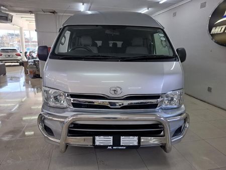 2012-Toyota-Quantum-27-14-seat_1