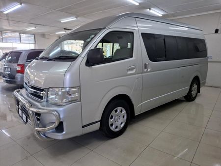 2012-Toyota-Quantum-27-14-seat_3