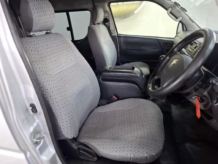 2012-Toyota-Quantum-27-14-seat_5