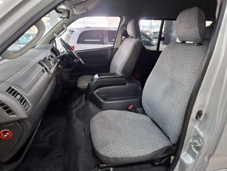 2012-Toyota-Quantum-27-14-seat_6