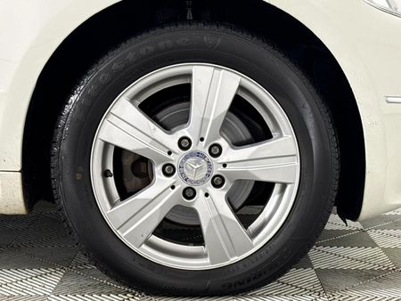 2011-Mercedes-Benz-A-Class-A-180-CDI-Avantgarde-Auto_4