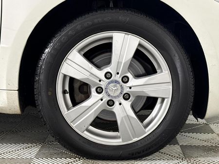 2011-Mercedes-Benz-A-Class-A-180-CDI-Avantgarde-Auto_5