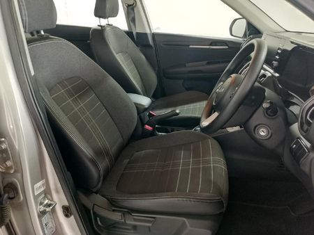 2026-Kia-Sonet-15-LX_12